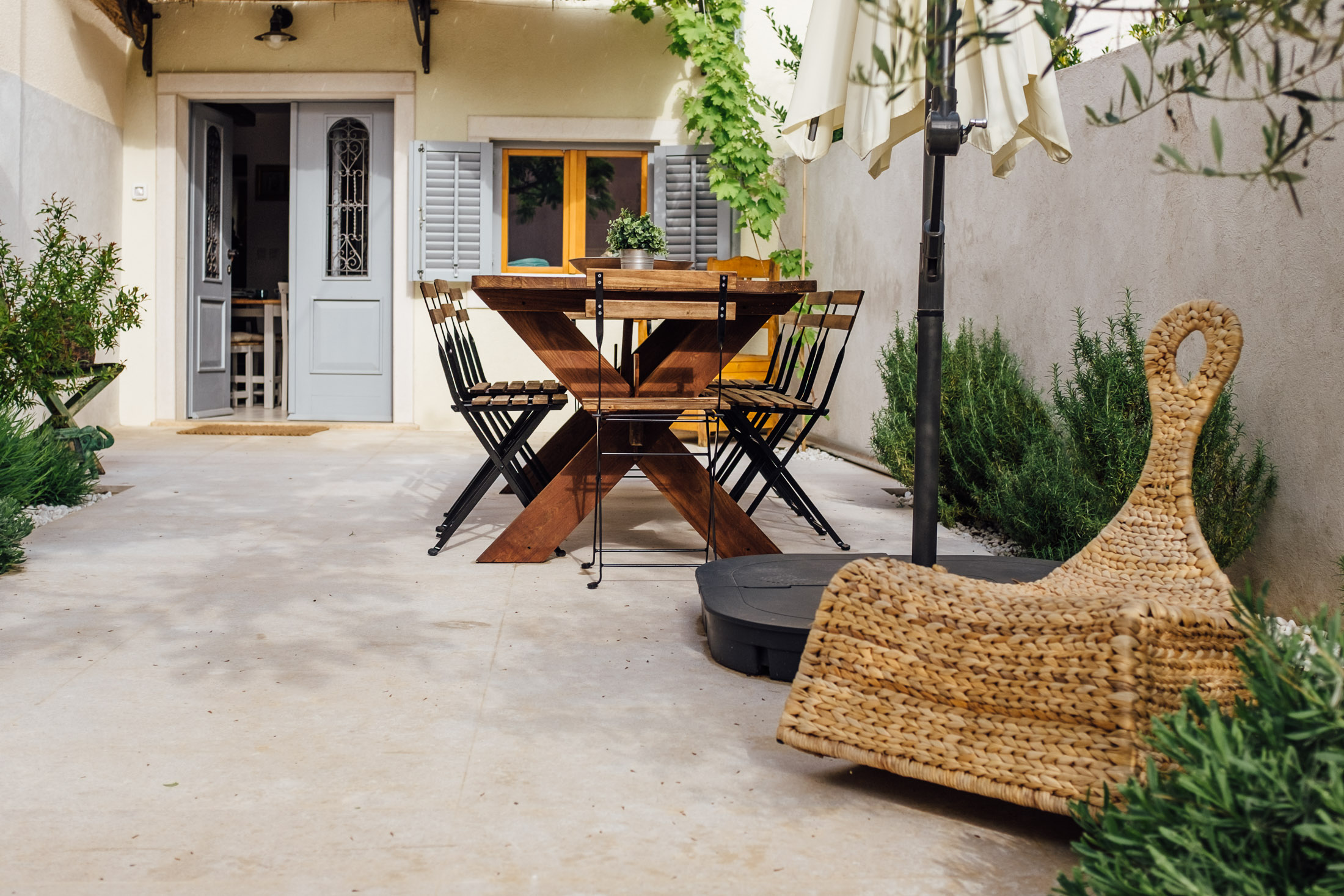 Mediterranean Garden - Photo 3